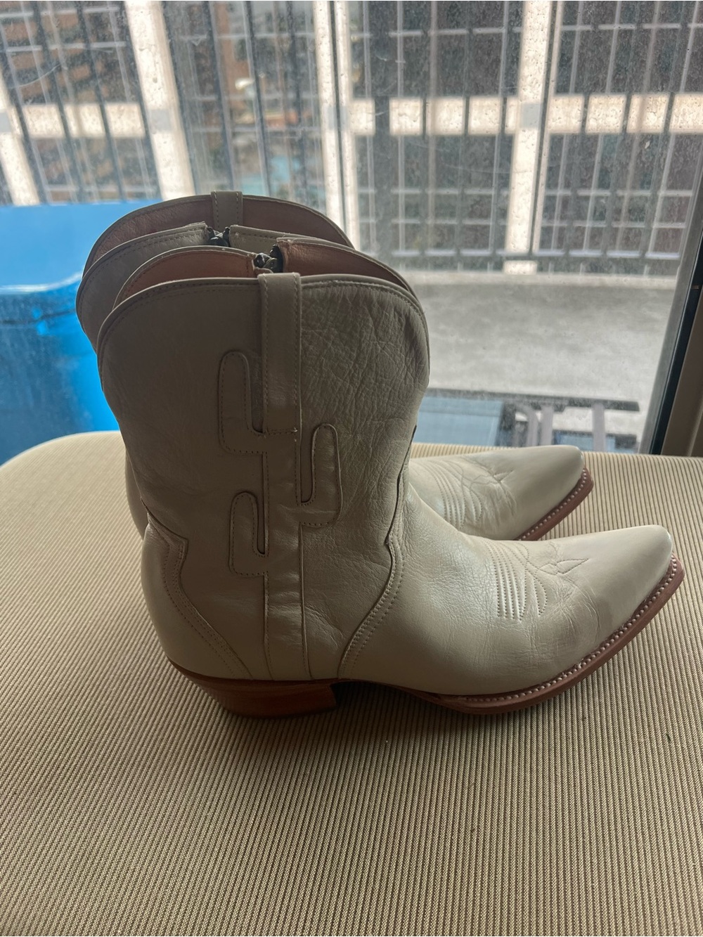 Lucchese April boots in cream - Picture 3 of 6